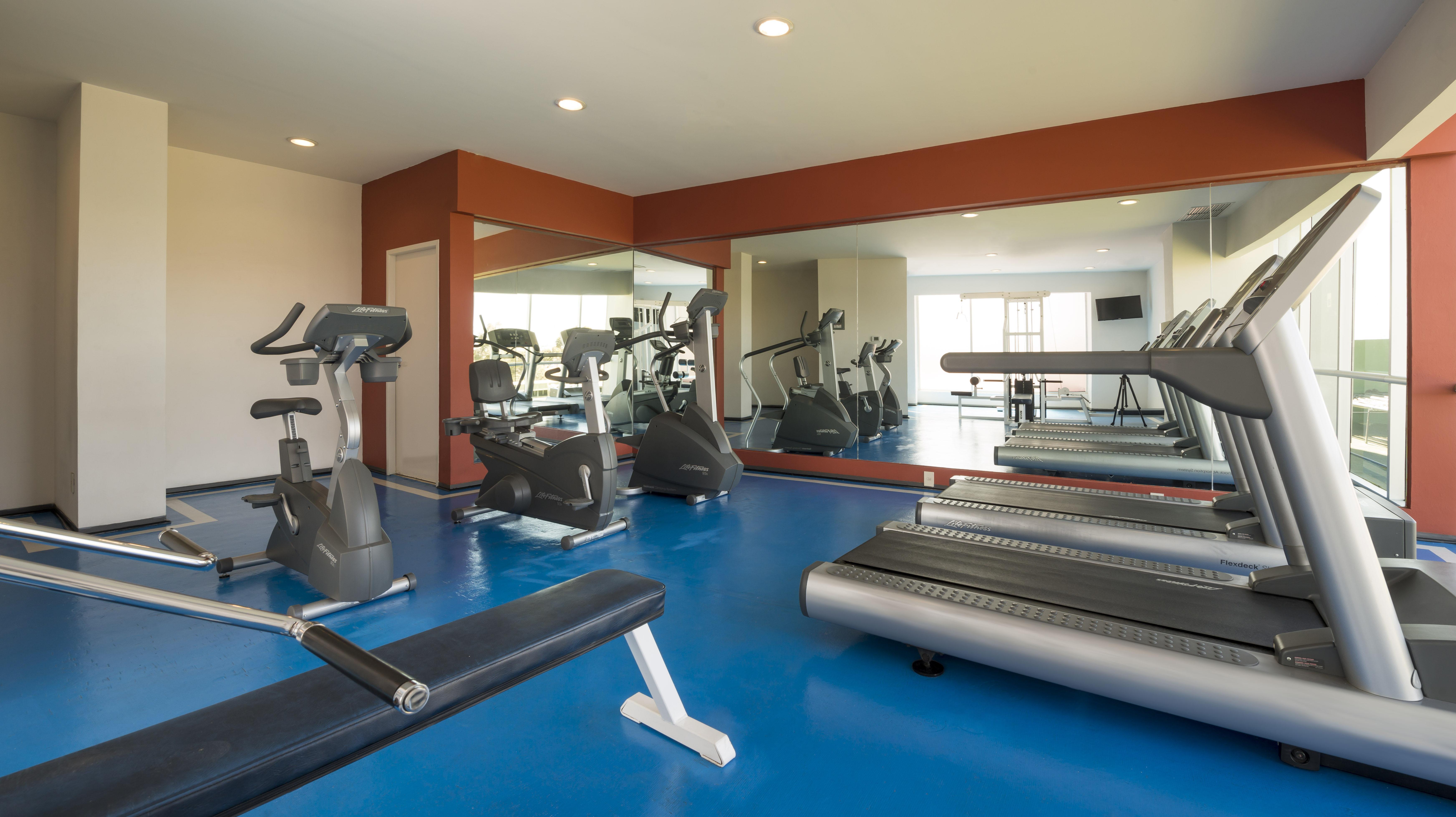 Camino Real Pachuca Ξενοδοχείο Εξωτερικό φωτογραφία A typical gym