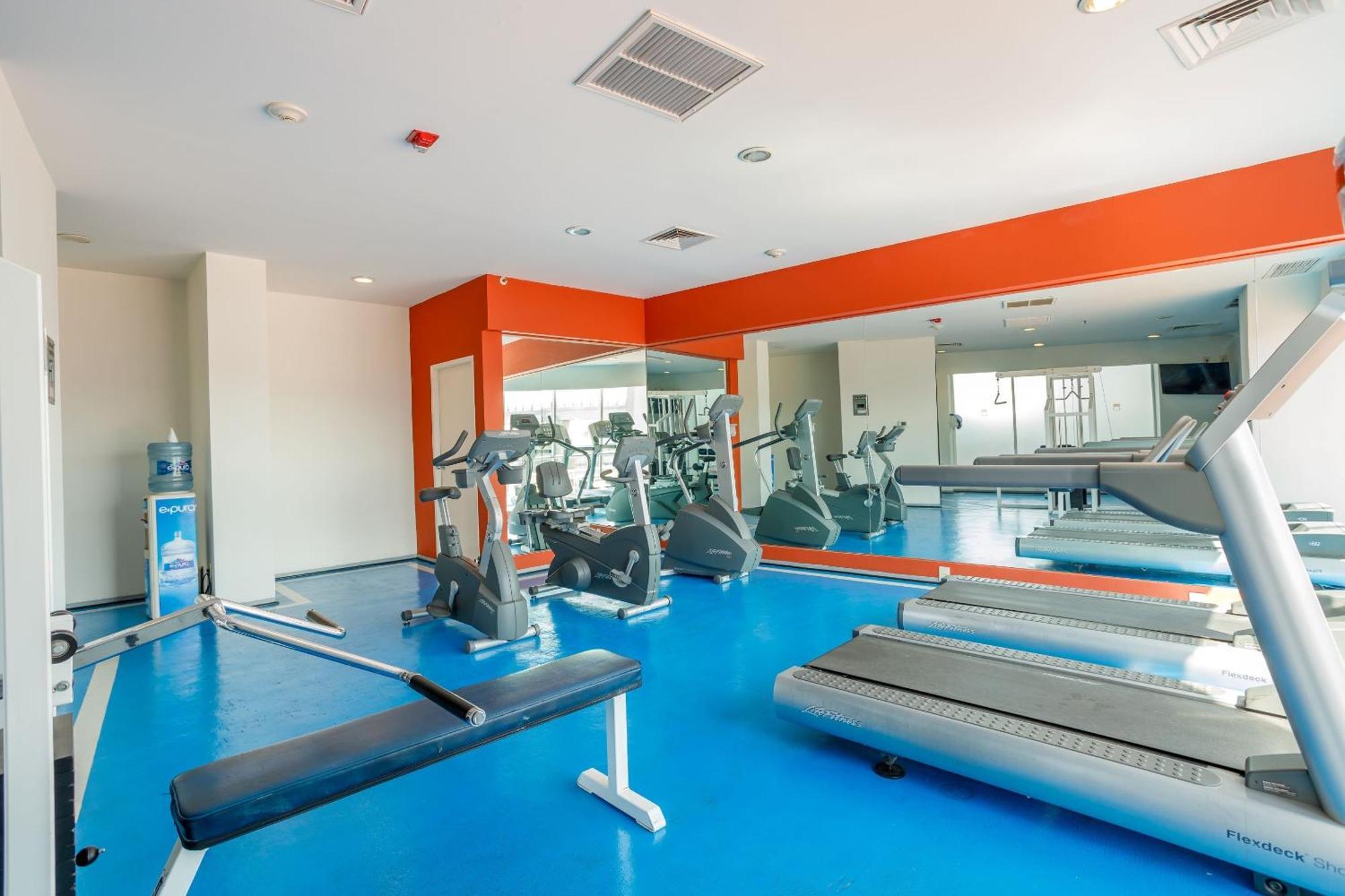 Camino Real Pachuca Ξενοδοχείο Εξωτερικό φωτογραφία The gym at the hotel